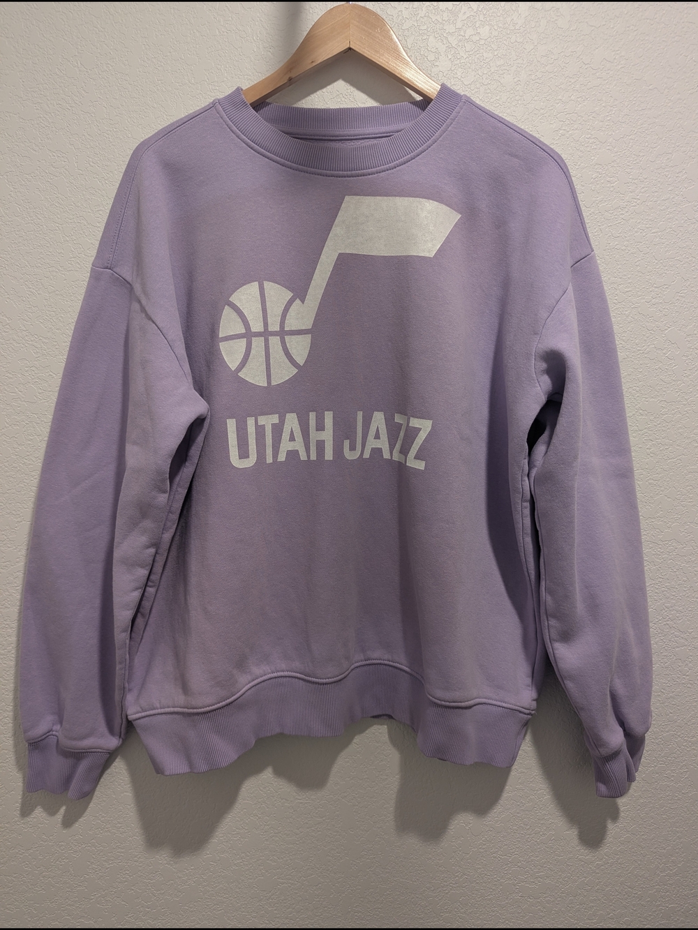 NBA Exclusive Utah Jazz Lavender Graphic Crewneck Sweatshirt